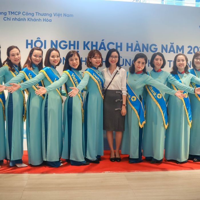Áo dài đồng phục của ngân hàng Vietinbank