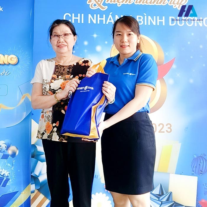 Mẫu áo polo đồng phục ngân hàng Bảo Việt hiện đại