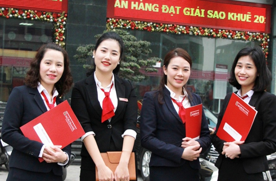 Đồng phục Agribank áo vest cho thấy sự chuyên nghiệp