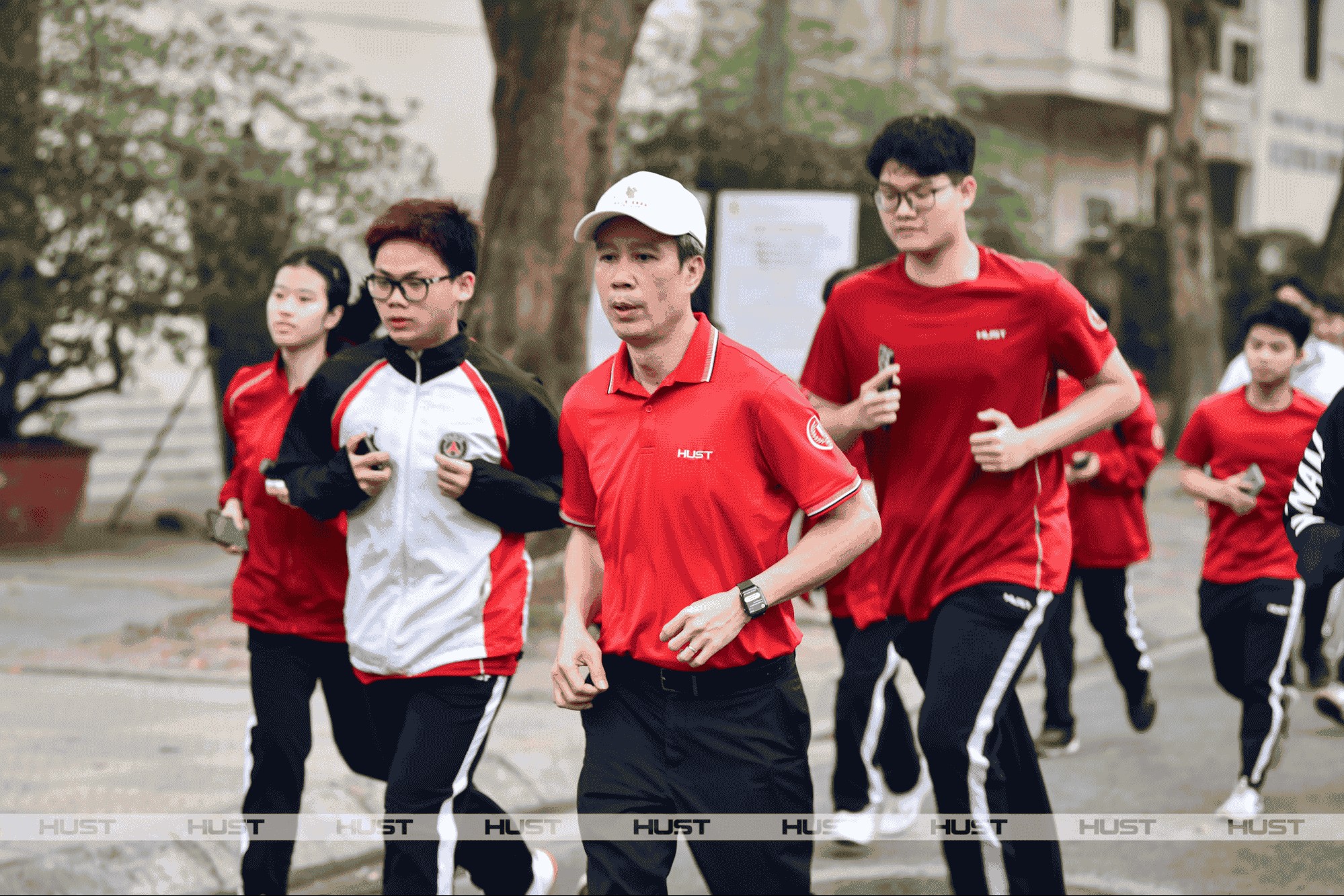 Đồng phục HUST với thiết kế polo