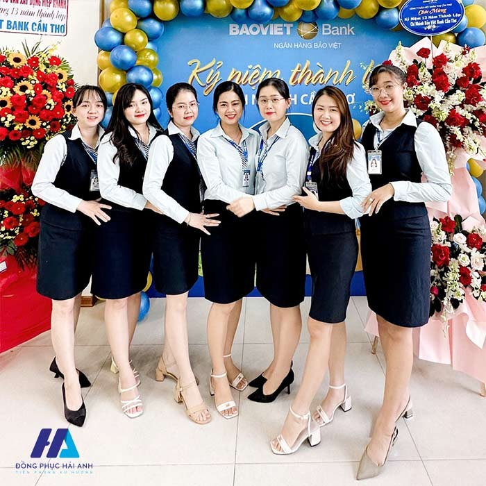 Đồng phục góp phần thể hiện sự chuyên nghiệp và uy tín của ngân hàng