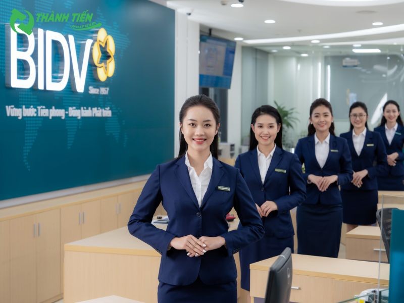 Mẫu áo vest nữ đặc trưng của ngân hàng BIDV với màu xanh dương