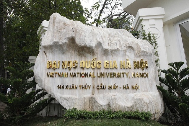 Sinh viên Đại học Quốc gia Hà Nội tự tin trong bộ đồng phục