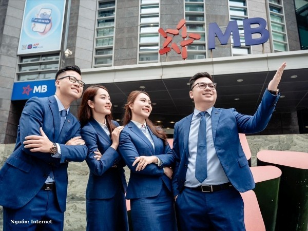 Đồng phục MBBank là biểu tượng của kỷ luật và phong cách chuyên nghiệp