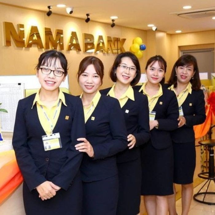 Đồng phục ngân hàng Nam Á Bank với sắc vàng đặc trưng