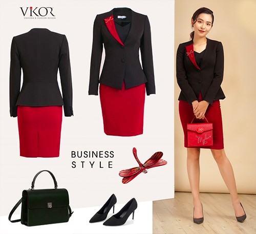 Chân váy được thiết kế với màu đỏ đồng bộ với vest tạo nên outfit hoàn chỉnh và thống nhất