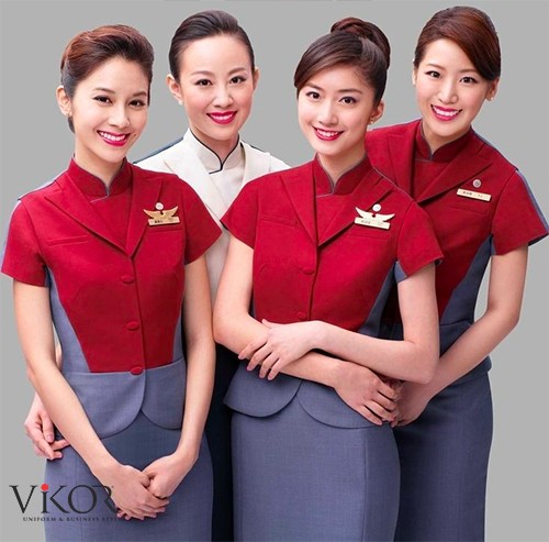 Đầm đồng phục kết hợp tông màu đỏ – xám tạo dựng được hình ảnh chuyên nghiệp và uy tín trong mắt khách hàng
