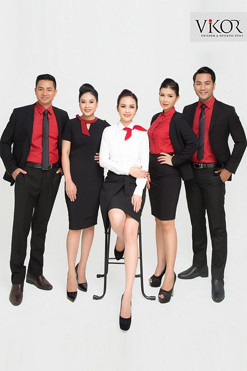 Đồng phục vest màu đen dành cho nam thể hiện phong cách làm việc chuyên nghiệp, sang trọng và tạo được dấu ấn trong mắt khách hàng