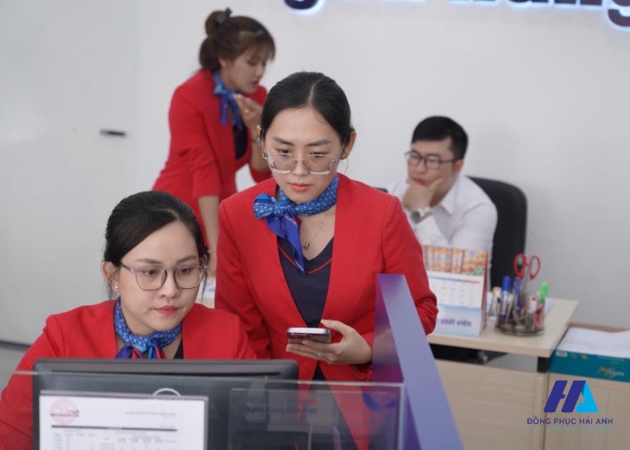 Bản Việt Bank lựa chọn các mẫu thiết kế đồng phục tối giản
