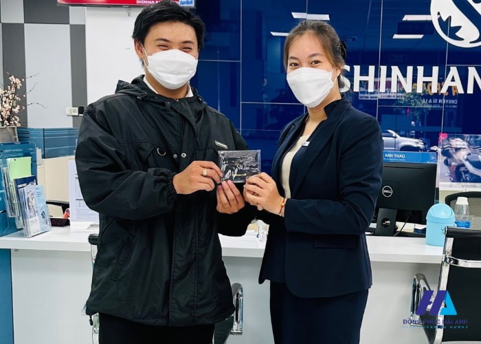 Form đồng phục Shinhan Bank ưu tiên sự tối giản, chuyên nghiệp