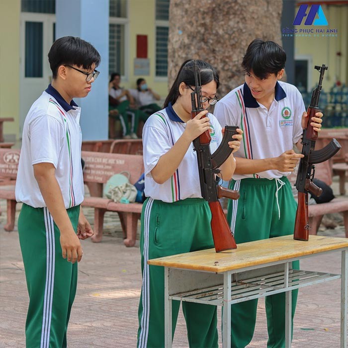 Mẫu áo polo đồng phục Nguyễn Khuyến khá phổ biến được sử dụng trong các buổi học trải nghiệm ngoại khóa