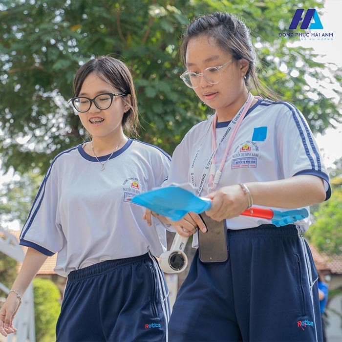 Đồng phục thể dục THPT Nguyễn Thị Minh Khai năng động, thoải mái cho mọi hoạt động