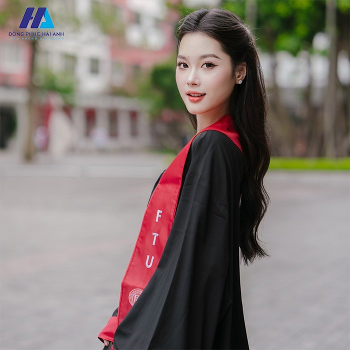 Áo đồng phục tốt nghiệp FTU đại học ngoại thương với thiết kế chuyên nghiệp và đẹp mắt