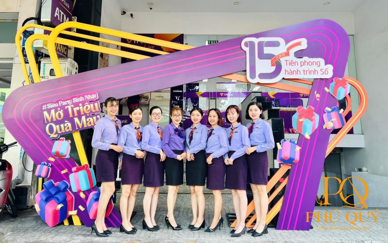 Thiết kế đồng phục nữ ngân hàng TPBank chú trọng yếu tố thanh lịch