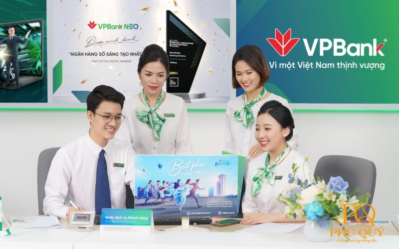 Tổng thể đồng phục của VPBank với màu xanh đặc trưng
