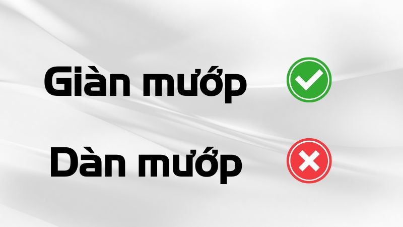 Giàn mướp xanh tốt với hoa vàng và trái mướp đang leo trên khung tre
