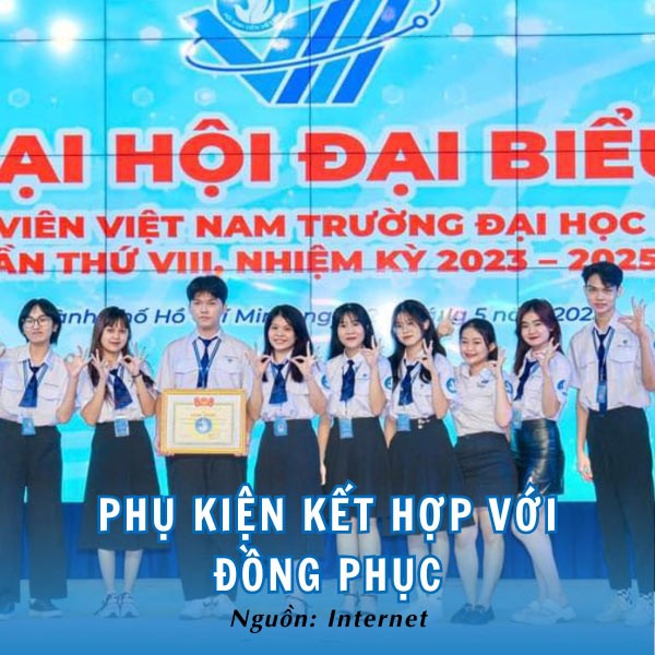 Sinh viên Đại học Sài Gòn trong trang phục sơ mi đồng phục kết hợp phụ kiện