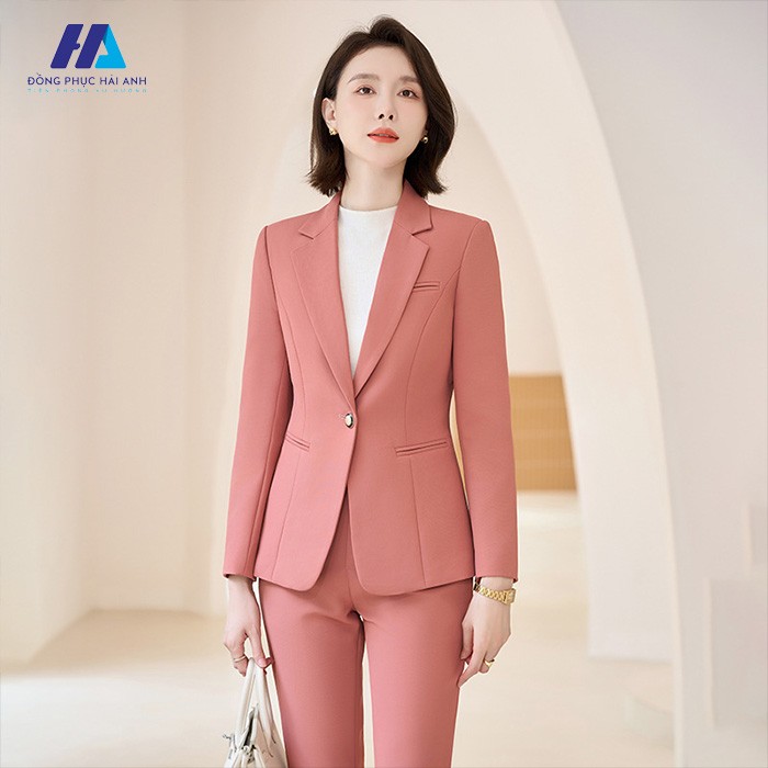 Đồng phục áo vest công sở nữ sở hữu vẻ đẹp lịch sự và trang nhã