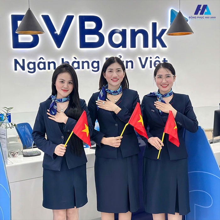Sang trọng và đẳng cấp cùng bộ vest – váy liền đồng phục Bản Việt