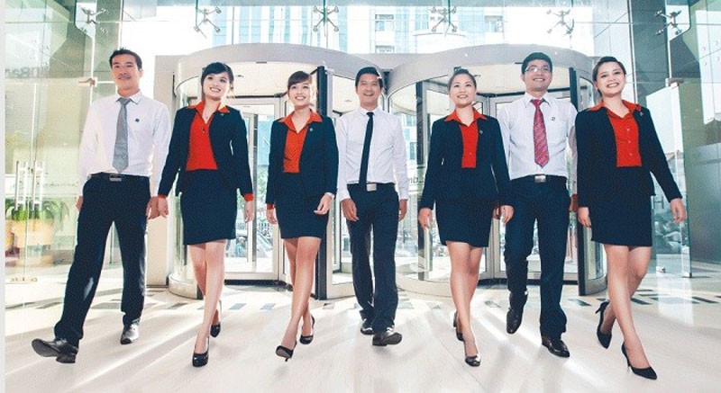 Đồng phục vest Sacombank màu xanh đen, thể hiện sự sang trọng và chuyên nghiệp của cấp quản lý