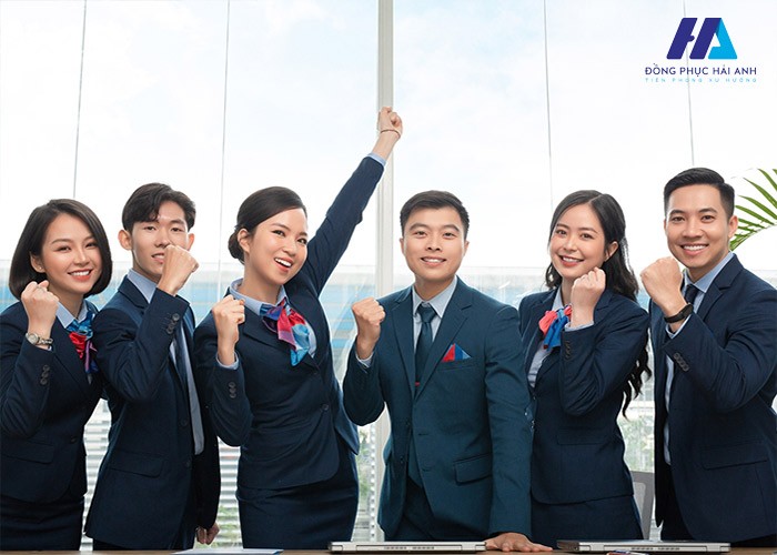Đồng phục ngân hàng Vietinbank được thiết kế theo phong cách tối giản, thanh lịch