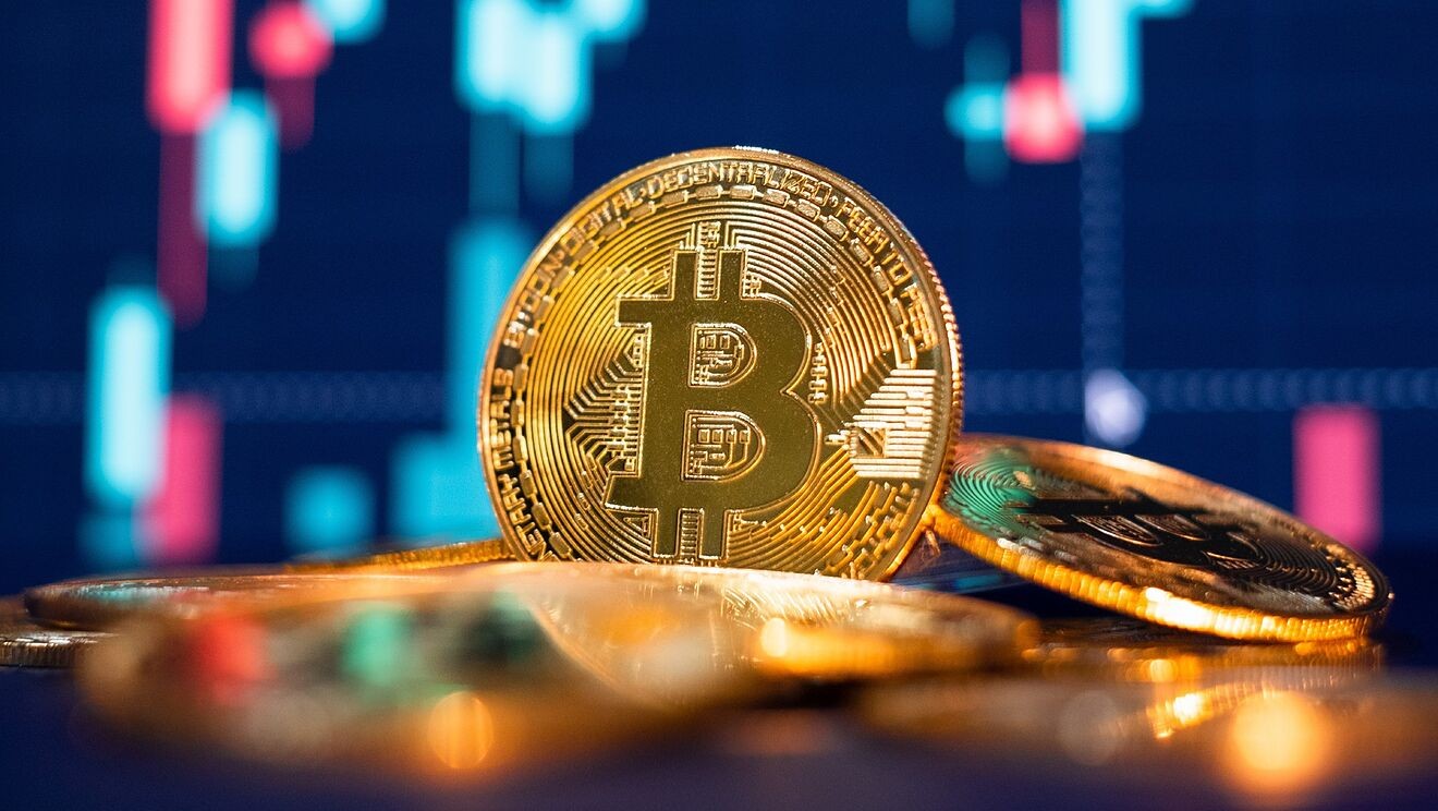 Biểu đồ giá Bitcoin thể hiện sự biến động mạnh mẽ của đồng tiền mã hóa