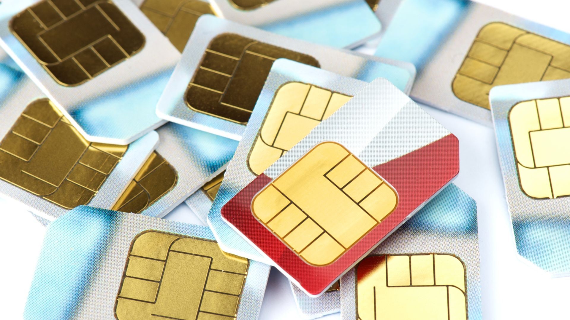 Điện thoại và thẻ SIM minh họa đầu số 0823 thuộc mạng VinaPhone