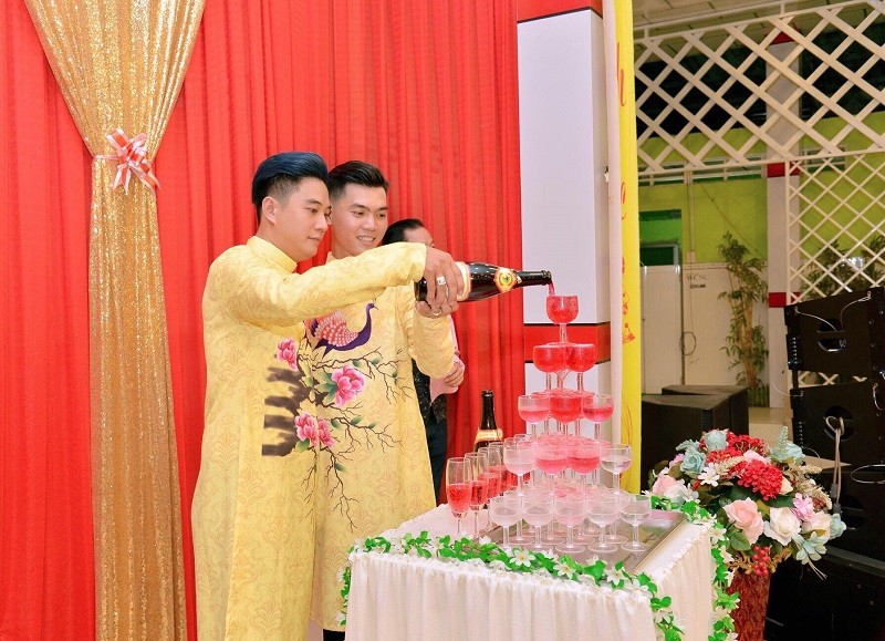 Đám cưới cặp đôi đồng tính nam, niềm hạnh phúc được lan tỏa