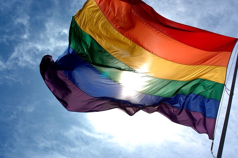 Cờ lục sắc là biểu tượng cho niềm kiêu hãnh và sự đa dạng của cộng đồng LGBT