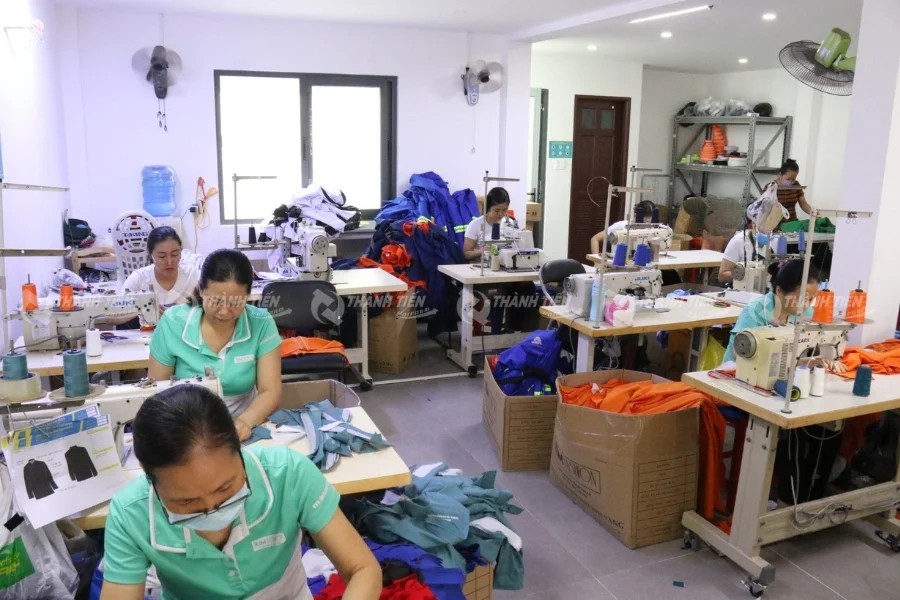 Xưởng May Việt Phát chuyên về đồng phục công nhân và bảo hộ